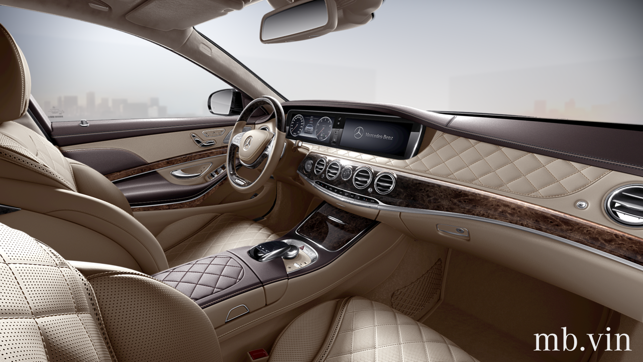 Interior of WDDUG8FB5HA327350